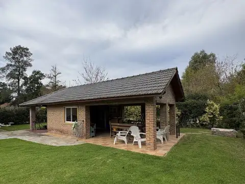 Casa 5 ambientes con 2 baños