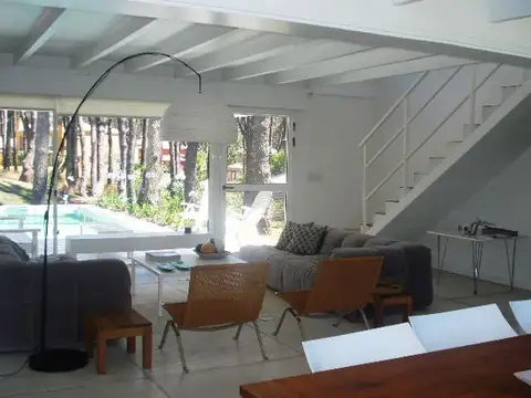 Casa 6 ambientes con 4 baños