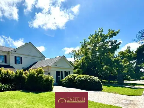 Casa en Venta con 3 cocheras