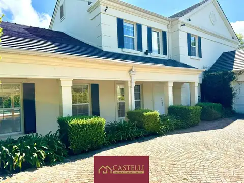 Casa 8 ambientes con 4 baños