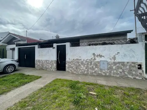 VENTA CASA + 2 DEPARTAMENTOS EN BLOCK!
