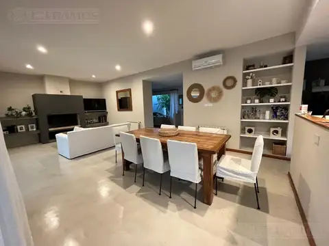 Casa 4 ambientes con 2 baños