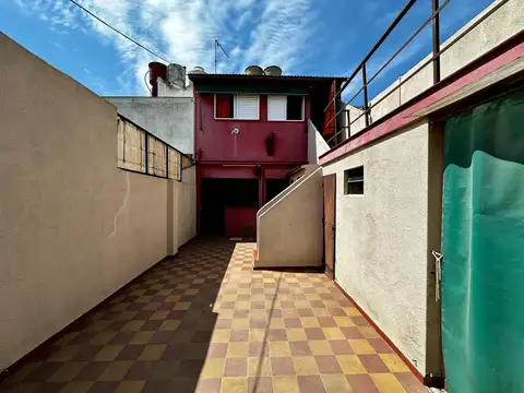 CASA EN VENTA EN BANFIELD - IDEAL 2 FAMILIAS