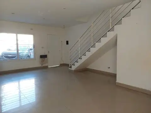 VENTA DUPLEX 4 AMBIENTES PATIO Y COCHERA EN EZEIZA