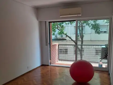 Depto. de 2 ambientes con balcón. 