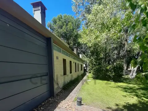 Casa en Venta con 4 cocheras