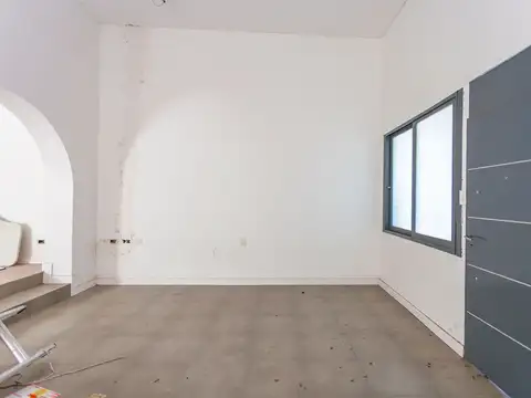 Casa 9 ambientes con 2 baños