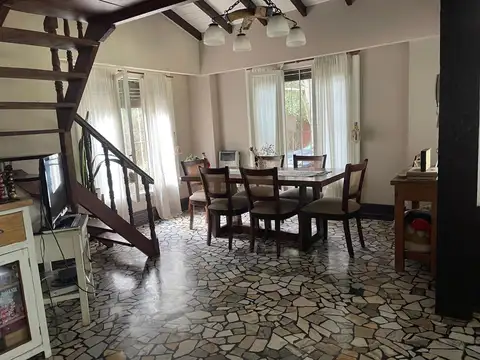 Casa en Venta con 2 cocheras