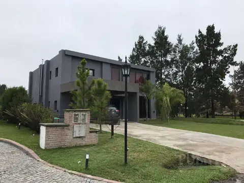 Hermosa casa a la Venta en El Lauquen