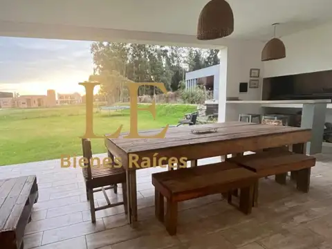 Casa 3 ambientes con 2 baños