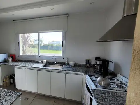 Casa en Venta con 4 cocheras