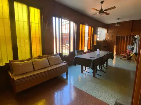 Casa 3 ambientes con 2 baños