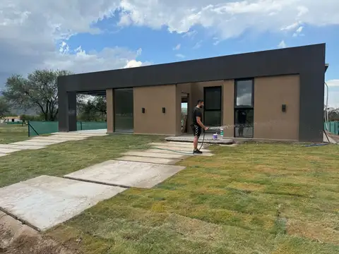 Casa 3 ambientes con 2 baños