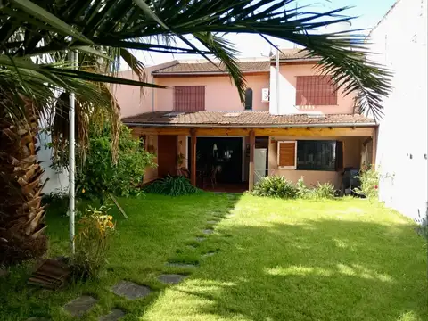 Venta Lomas del Mirador, Casa con parque y coheras