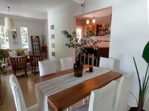 Casa en Venta con 2 cocheras