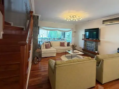 Casa 5 ambientes con pileta en venta - Barrancas de Guido - Quilmes