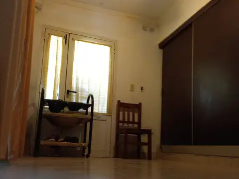 CASA 5 AMB. en 2 PLANTAS. MÁS VERDE PERIMETRAL. GARÍN CENTRO.