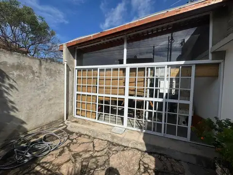 VENTA CASA ESQUINA MÁS TALLER - JOSE C. PAZ