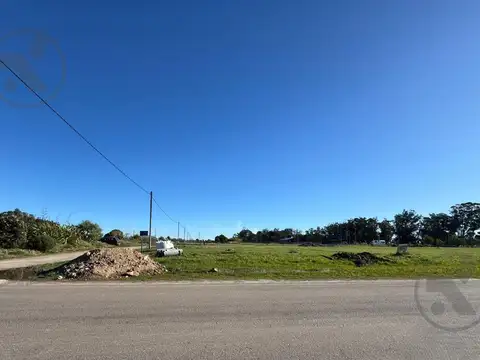 Lote en esquina de 470m2 en Chapadmalal sobre Calle 749