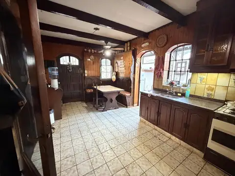 Casa en Venta con 2 cocheras