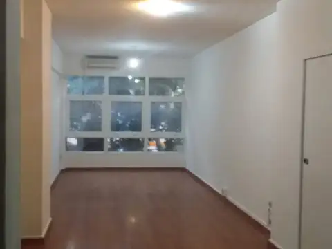 ALQUILER  1 AMBIENTE DIVISIBLE  AL FRENTE  1 PISO X ESCALERA