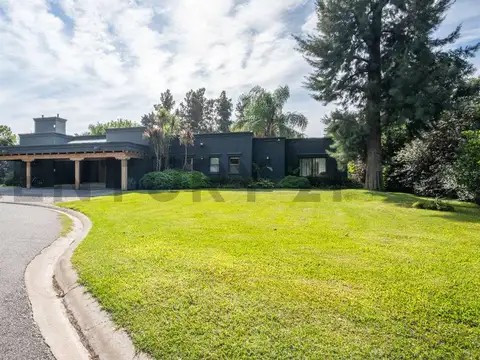 Colectora Este Ramal Pilar , Piso 0