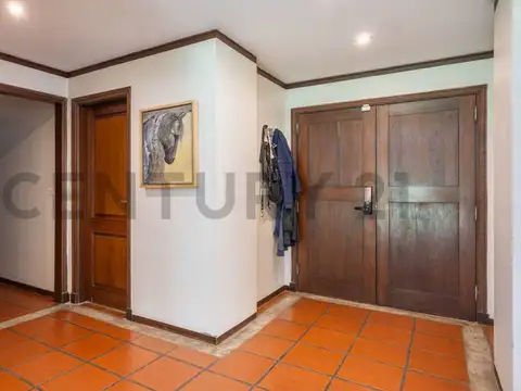 Casa en Venta con 4 cocheras