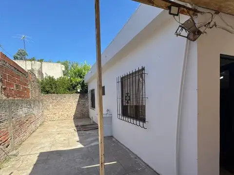Casa en Alquiler con 2 cocheras
