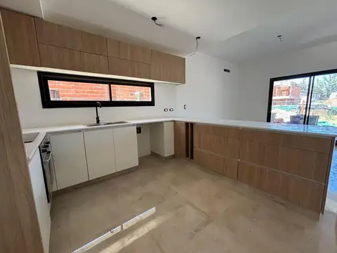 Casa en Venta en Pilar, USD 170.000