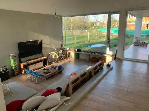 Casa 5 ambientes con 2 baños