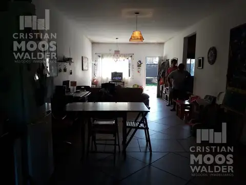 Casa 4 ambientes con 2 baños