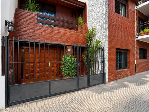Venta casa con cochera  Velez Sarsfield - Villa Luro