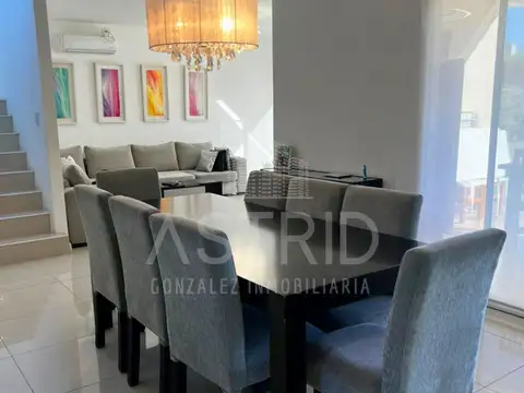 Casa 5 ambientes con 3 baños