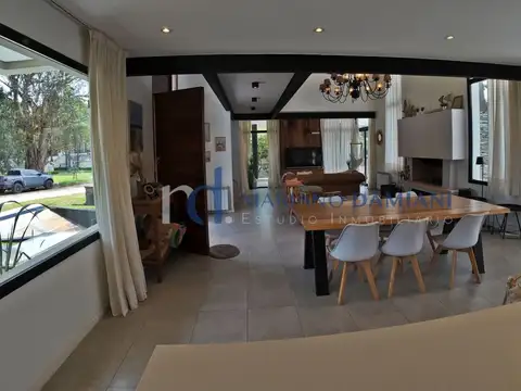 Casa en Venta con 1 cochera