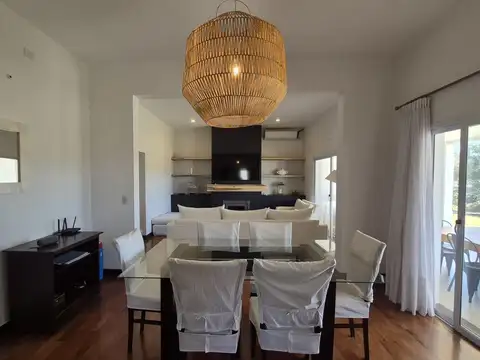 Casa en Venta en Praderas De San Lorenzo, USD 365.000