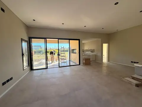 Casa en Venta con 4 cocheras