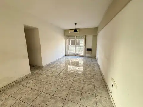 Departamento 4 ambientes con cochera en San Martin Ctro.