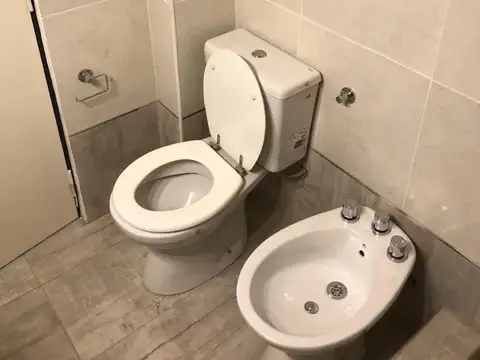 DEPARTAMENTO DE 2 AMBIENTES TOTALMENTE RECICLADO SOBRE CALLE 12 DE OCTUBRE  