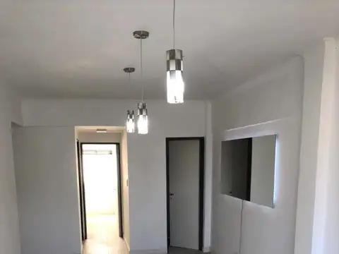 DEPARTAMENTO DE 2 AMBIENTES TOTALMENTE RECICLADO SOBRE CALLE 12 DE OCTUBRE !!