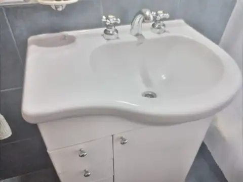 CASA DOS FAMILIAS BARRIO PARQUE BERNAL