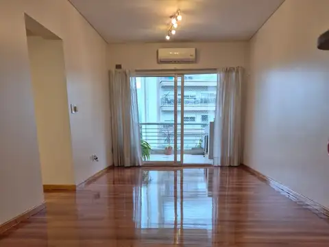 IGUAL QUE A ESTRENAR  RECIEN PINTADO, PISO PLASTIFICADO A NUEVO, VISTA ABIERTA, MUY LUMINOSO, BALCON ATERRAZADO