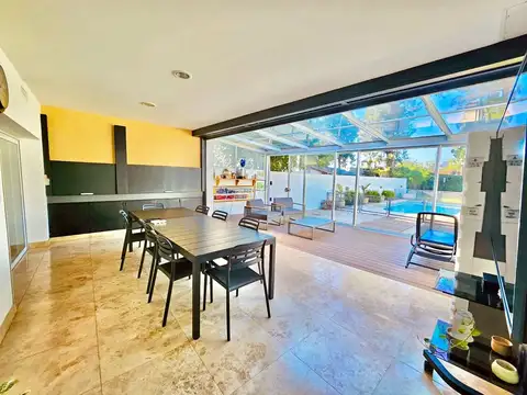 VENTA CASA MINIMALISTA 4 AMB ITUZ PILETA Y QUINCHO