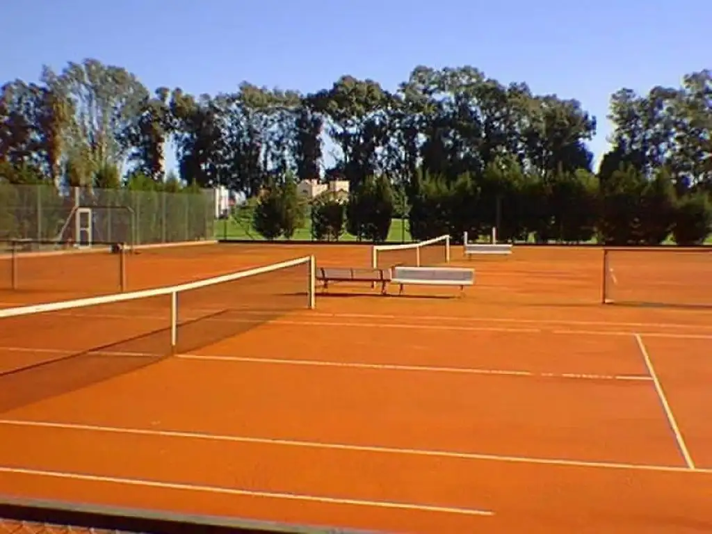 Actividades deportivas futbol, tenis en La Peregrina
