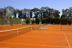 Actividades deportivas futbol, tenis en La Peregrina en G.B.A. Zona Norte