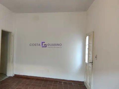 Casa en Alquiler con 1 cochera