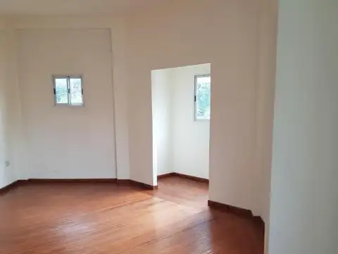 DEPARTAMENTO SEMIPISO DE TRES AMBIENTES EN PRIMER PISO