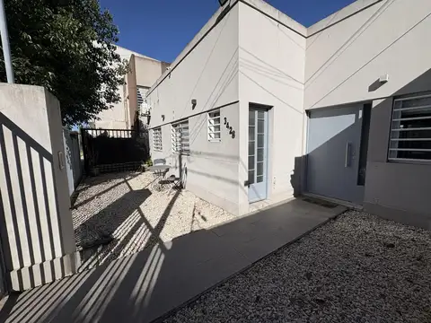 Casa de tres dormitorios en venta Gonnet - Villa Castells