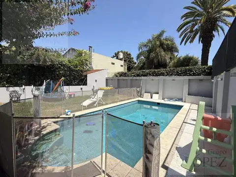 Casa en Venta con 3 cocheras