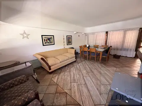 Casa en venta, chalet,  florida, 4 dorm, cochera doble, jardín y piscina APTO CREDITO