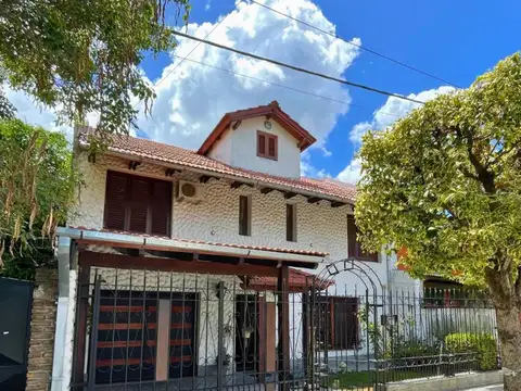 VENTA CASA 4 DORMITORIOS B. ALBERDI APTA CRÉDITO